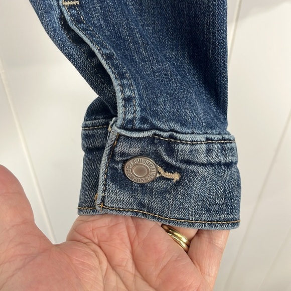 Levi’s Womens Classic Jean Jacket L Dark Wash Some Fading Button Down Pockets - Picture 7 of 14